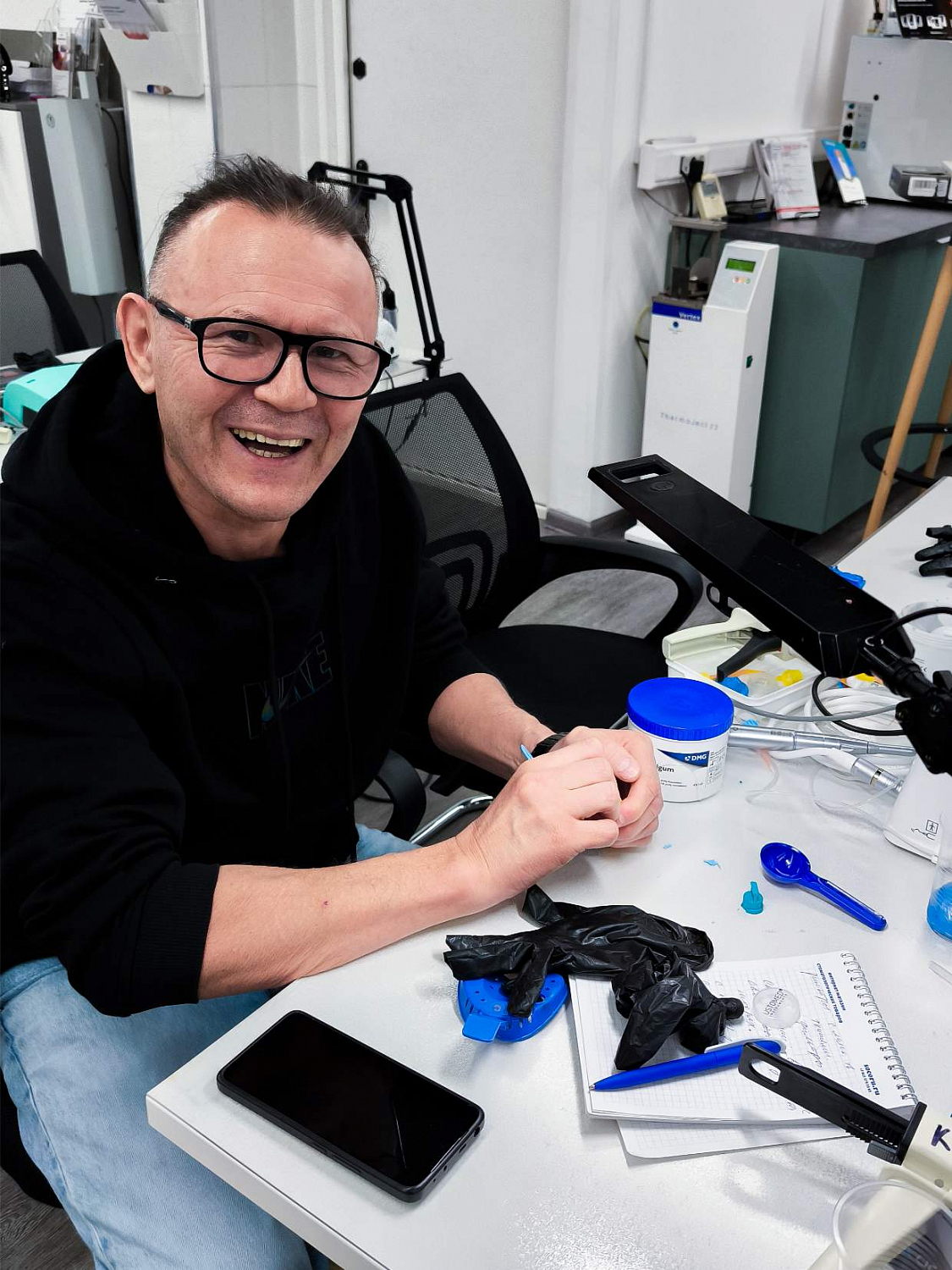 Первые шаги в имплантологии: как строится хирургическая и ортопедическая база 