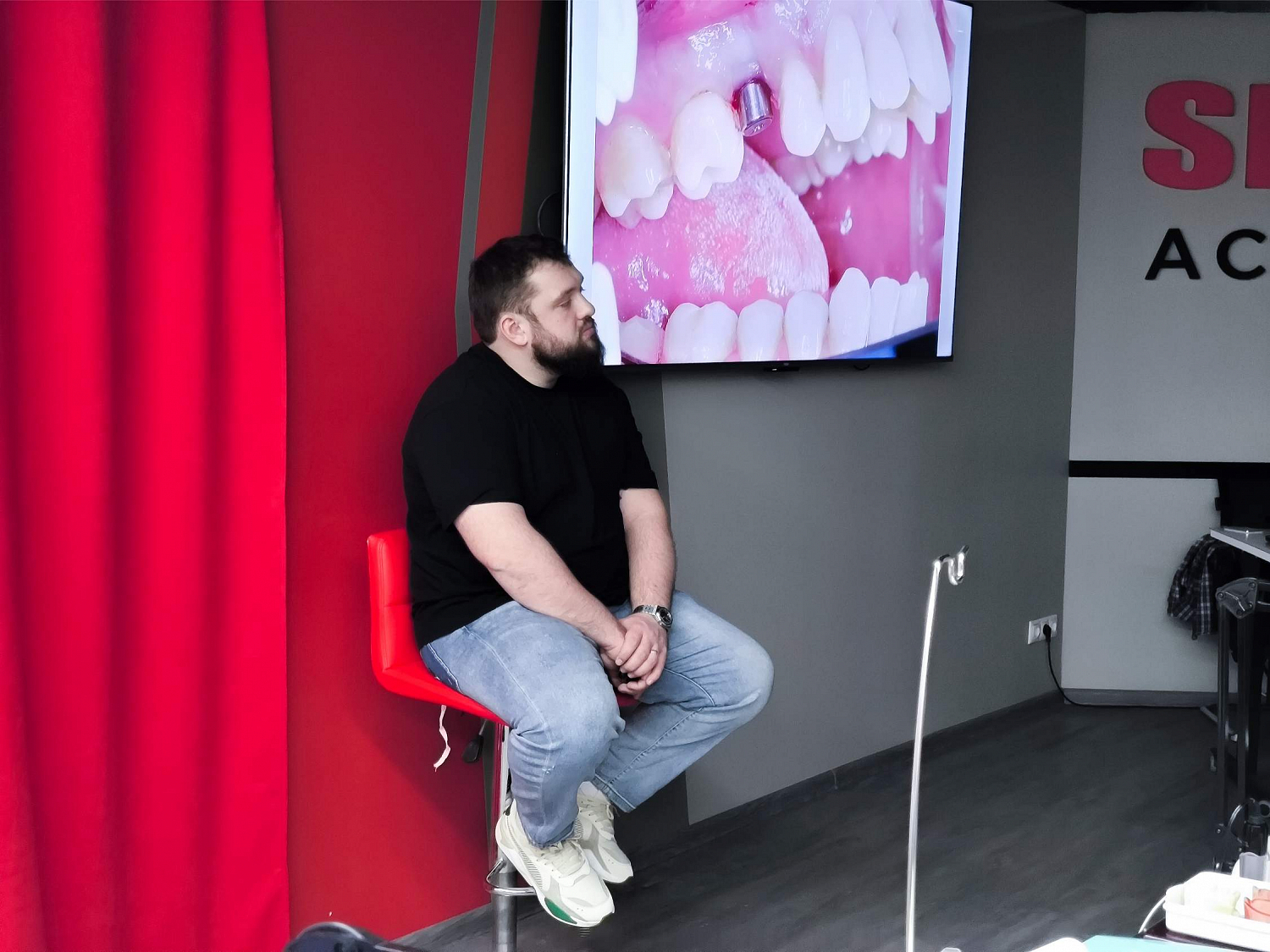 Первые шаги в имплантологии: как строится хирургическая и ортопедическая база 