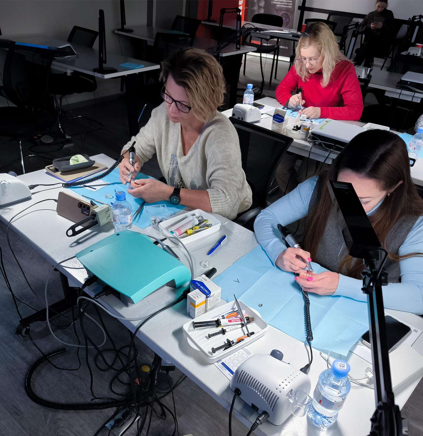 6 коронок, 5 материалов, 1 цель — идеальное восстановление молочных зубов